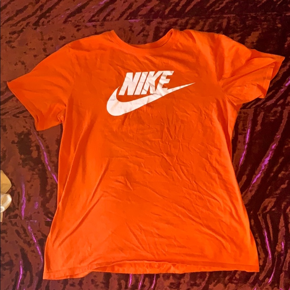 Large orange Nike T-shirt